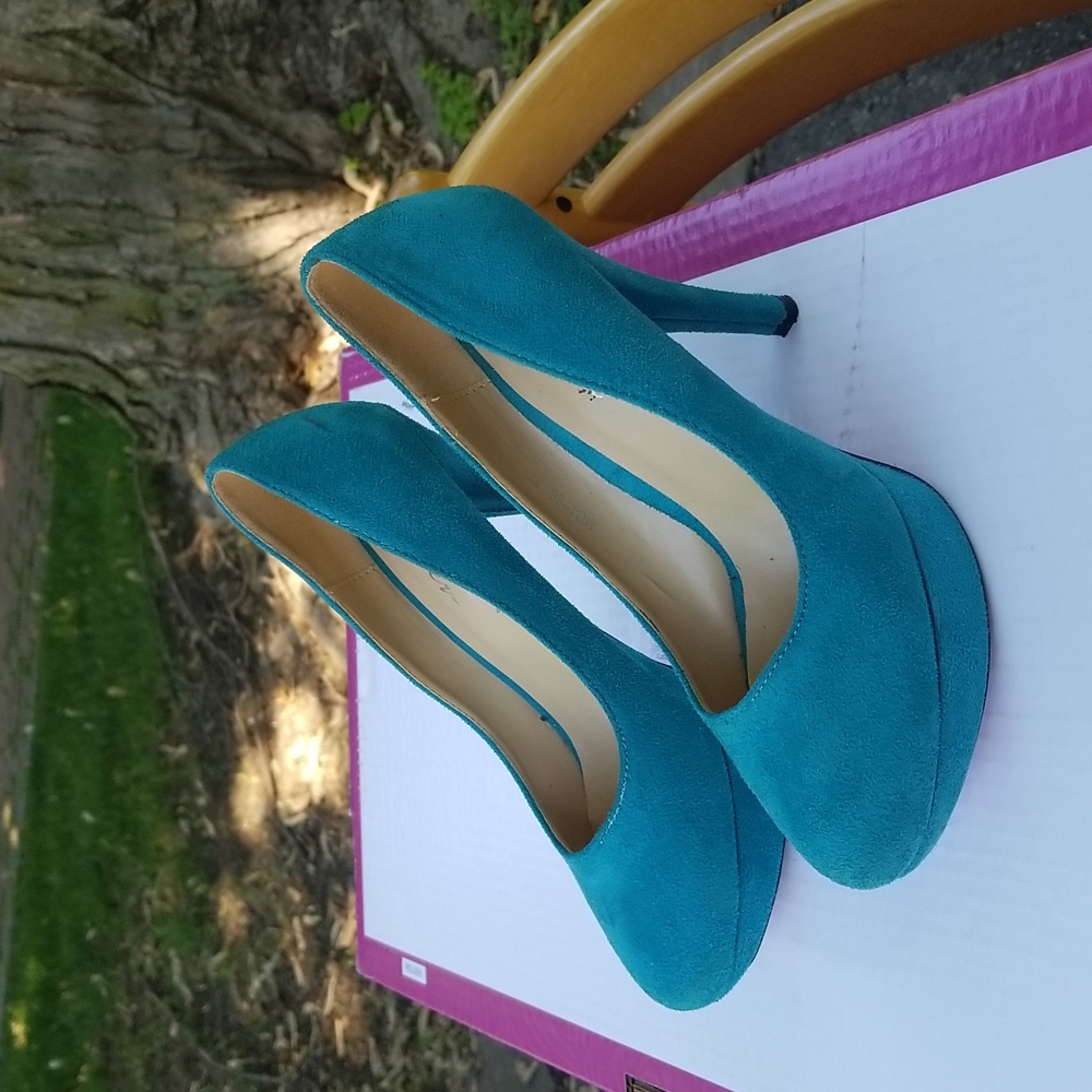 Italien suede turquoise pumps